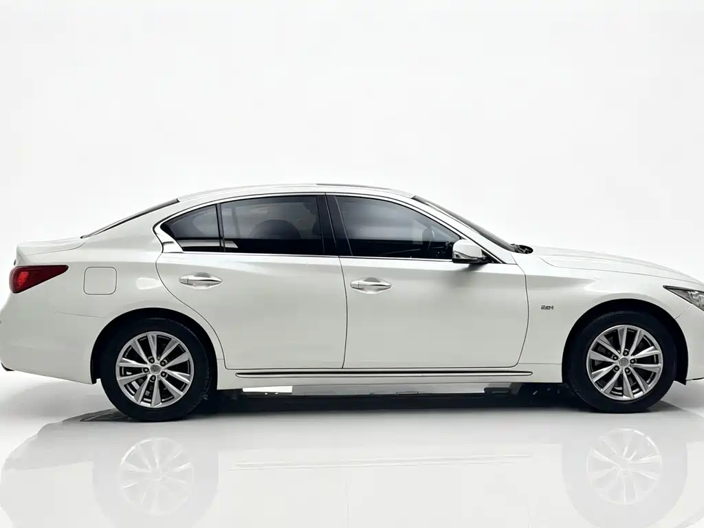 Infiniti Q50L 2015 2.0T Comfort