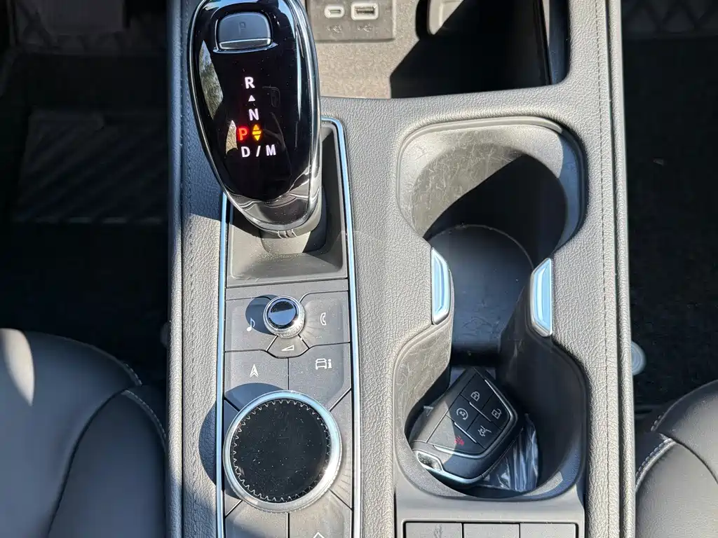 Cadillac XT4 — миниатюра 6