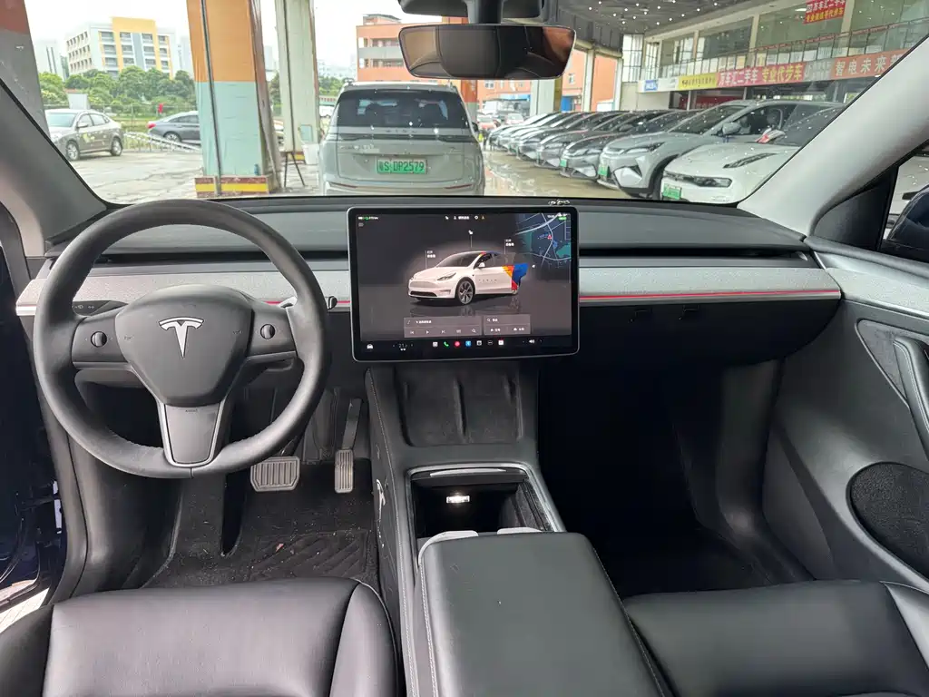 TESLA MODEL Y