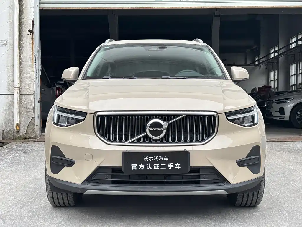 VOLVO XC40