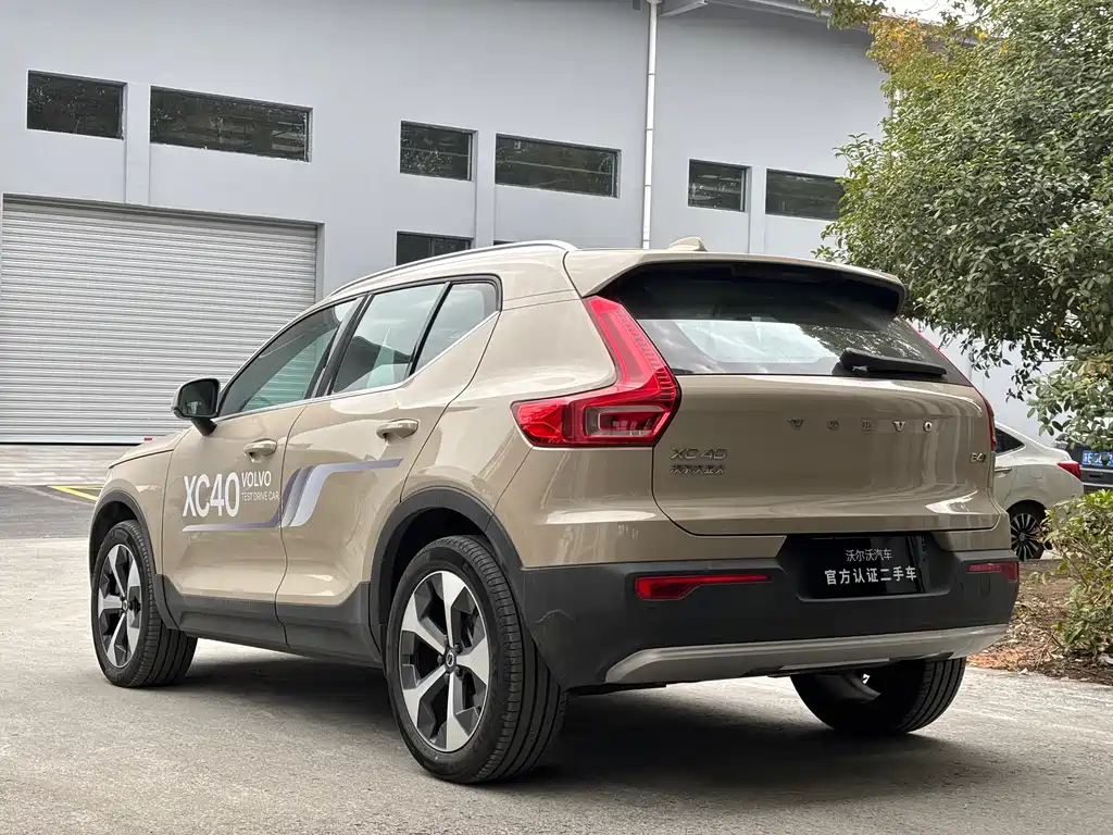 VOLVO XC40