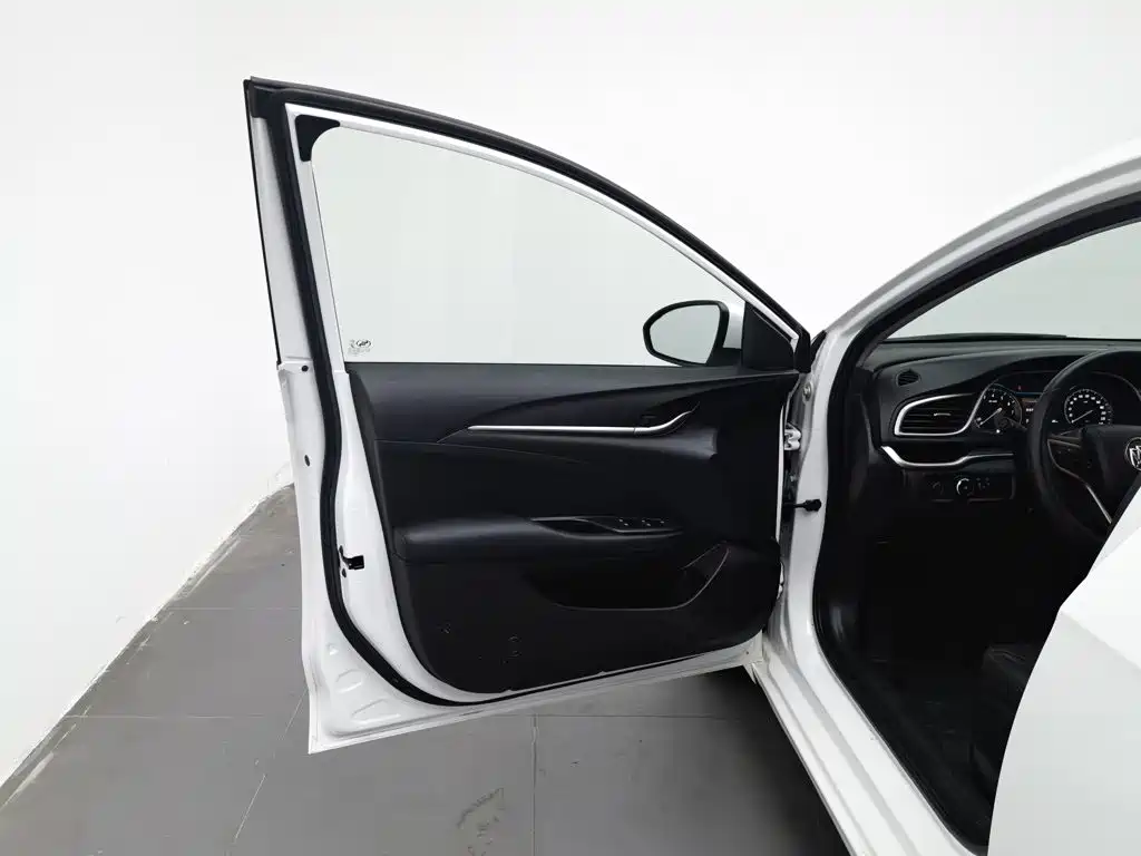 Buick Excelle — миниатюра 8