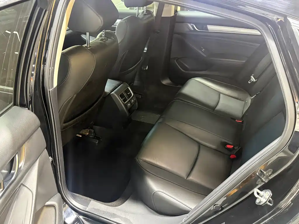 Honda Accord — миниатюра 12