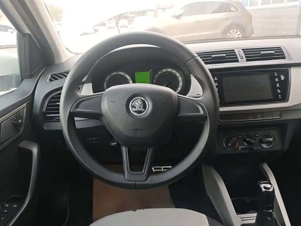 Skoda Fabia — миниатюра 11