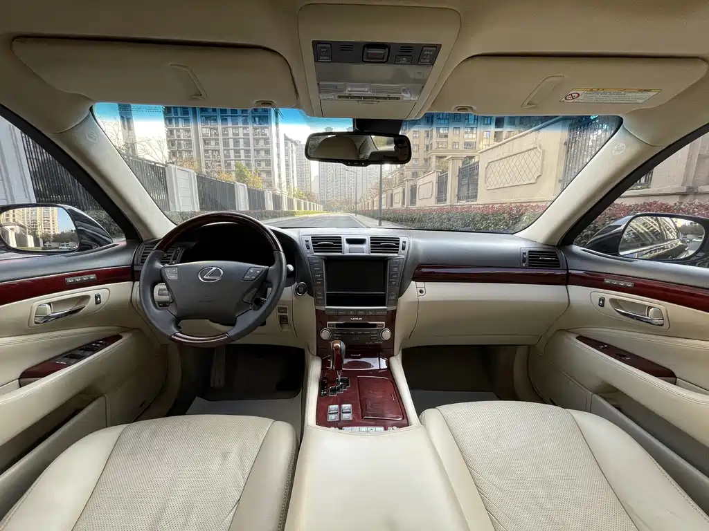 Lexus LS — миниатюра 13