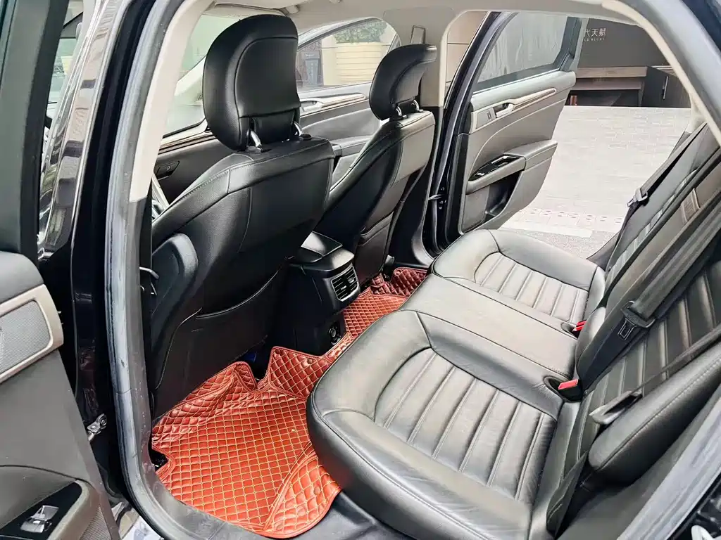 Ford Mondeo — миниатюра 7
