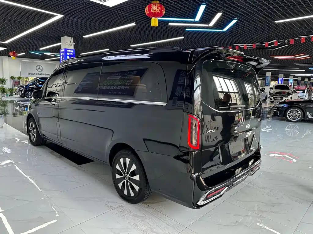 Mercedes-Benz Vito 2021 2.0T Elite 7 мест