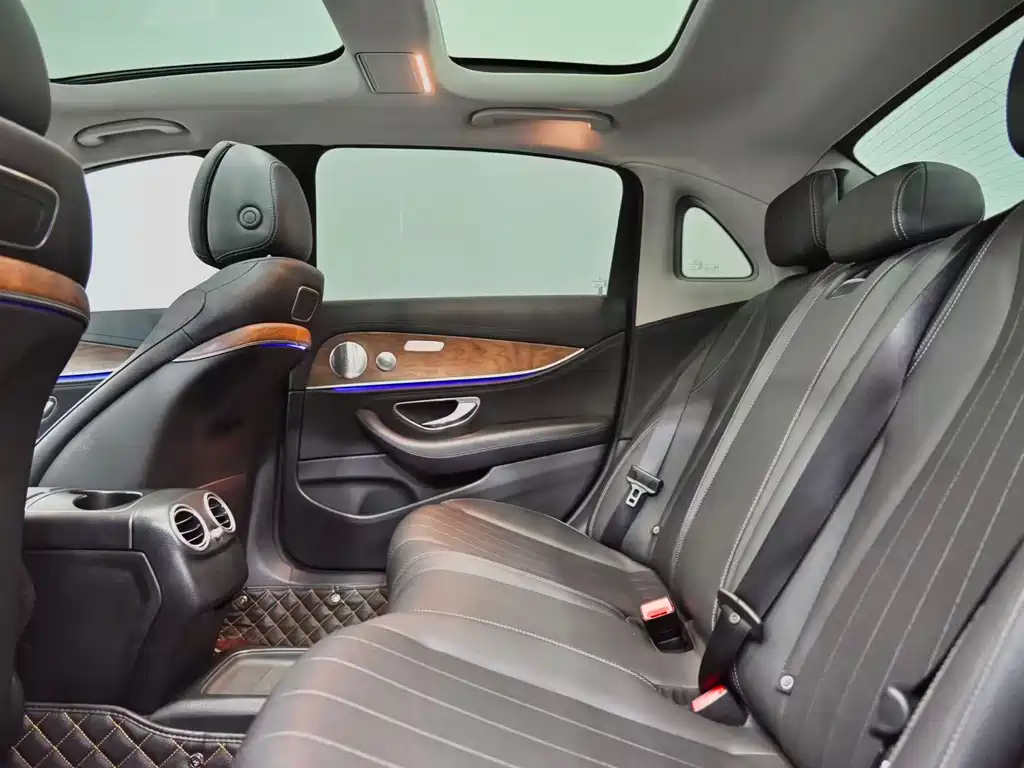 Mercedes-Benz E-Class — миниатюра 8