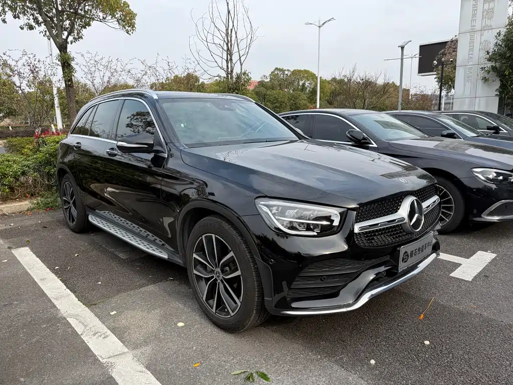 MERCEDES-BENZ GLC