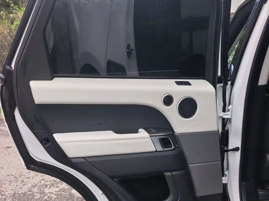 Land Rover Sport — миниатюра 17