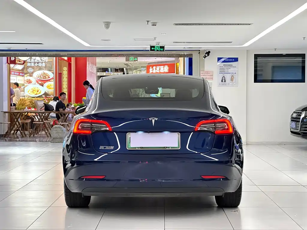 Tesla Model 3 — миниатюра 6