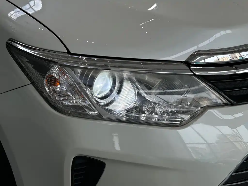 Toyota Camry — миниатюра 14