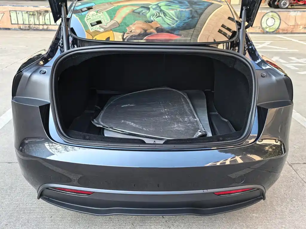 Tesla Model 3 — миниатюра 14