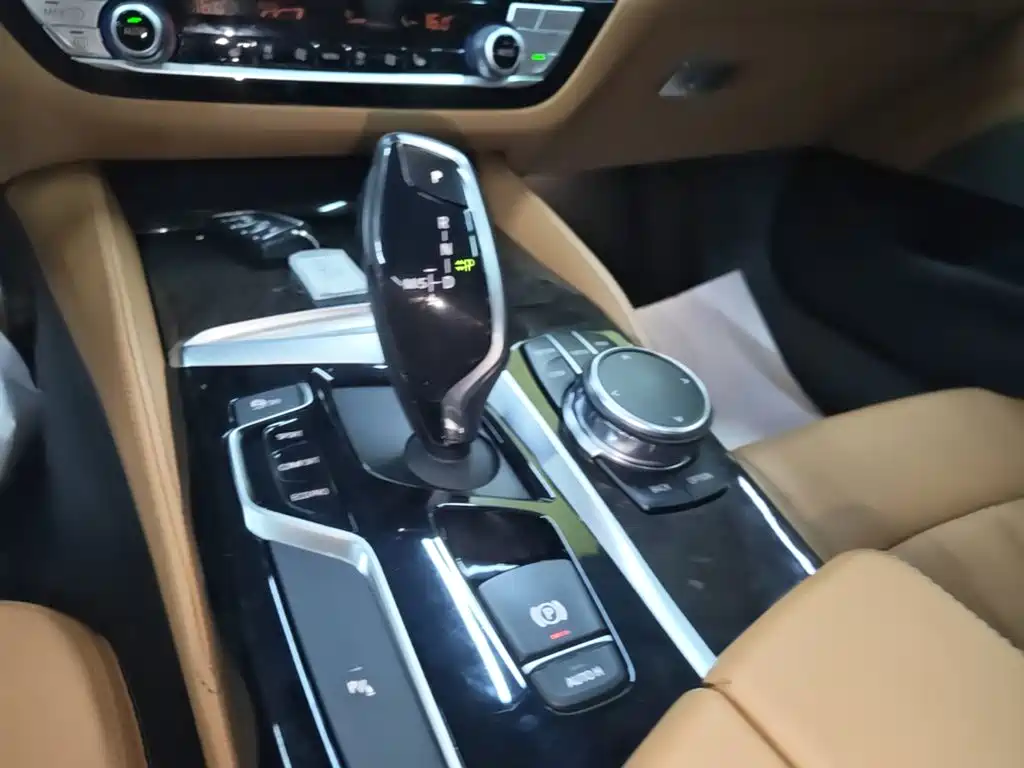 BMW 5 Series — миниатюра 14