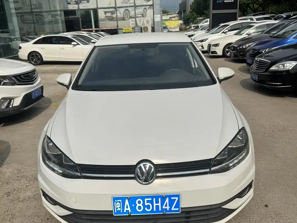 VOLKSWAGEN GOLF