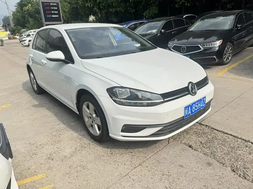 VOLKSWAGEN GOLF
