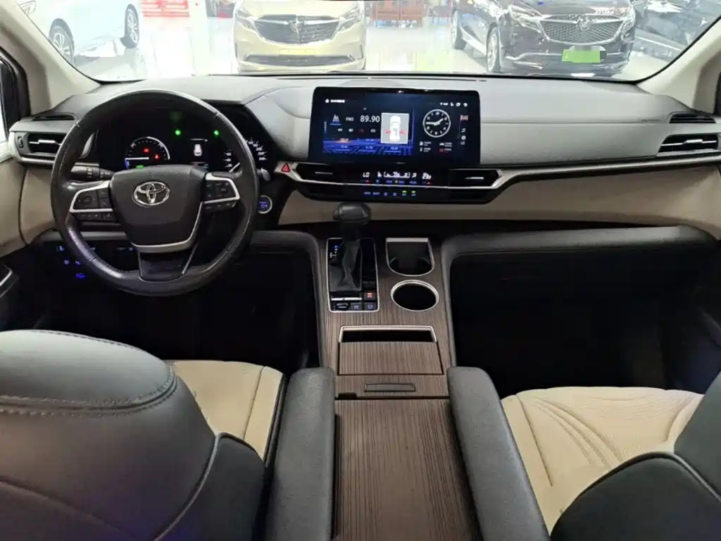 Toyota Sienna — миниатюра 10