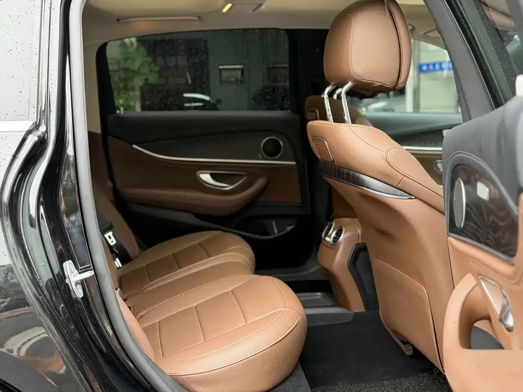 Mercedes-Benz E-Class — миниатюра 9