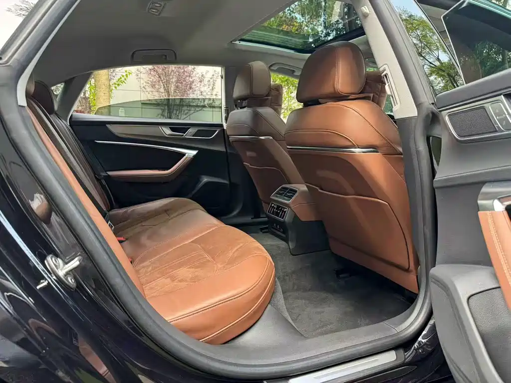 Audi A7L — миниатюра 6