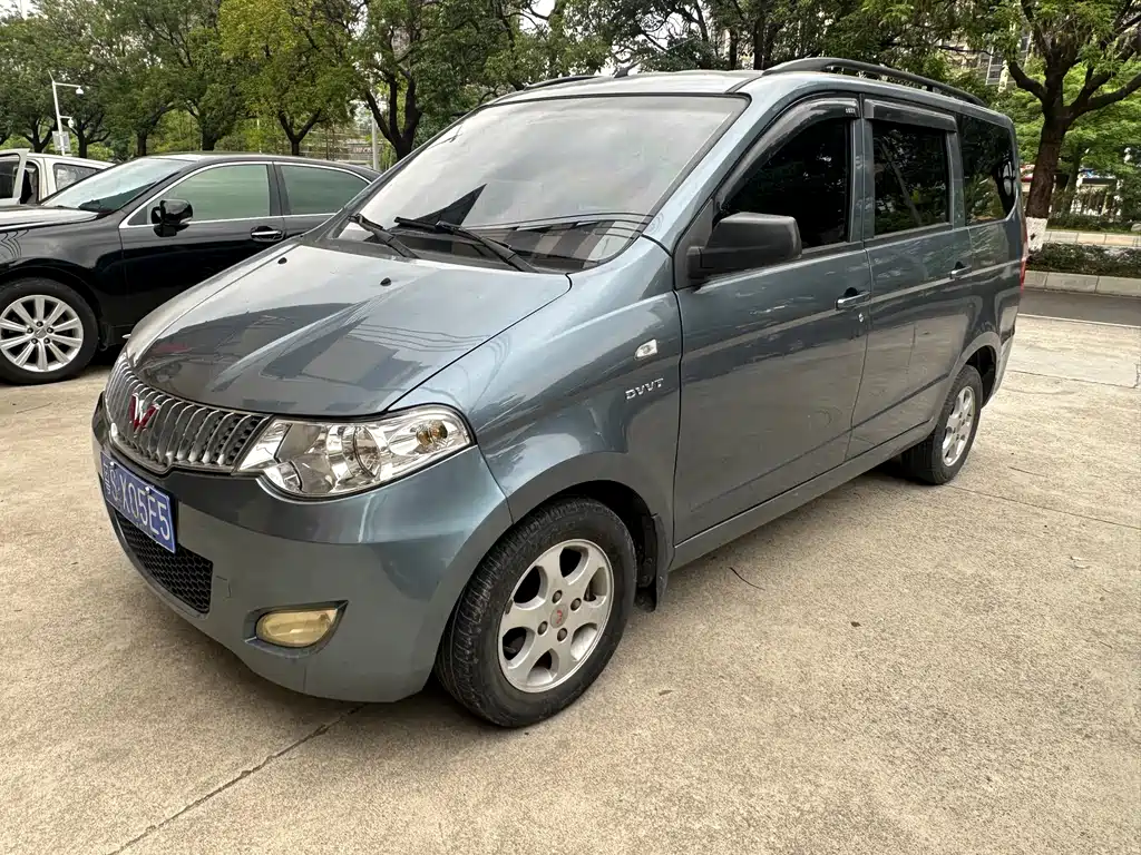 Wuling Hongguang 2015