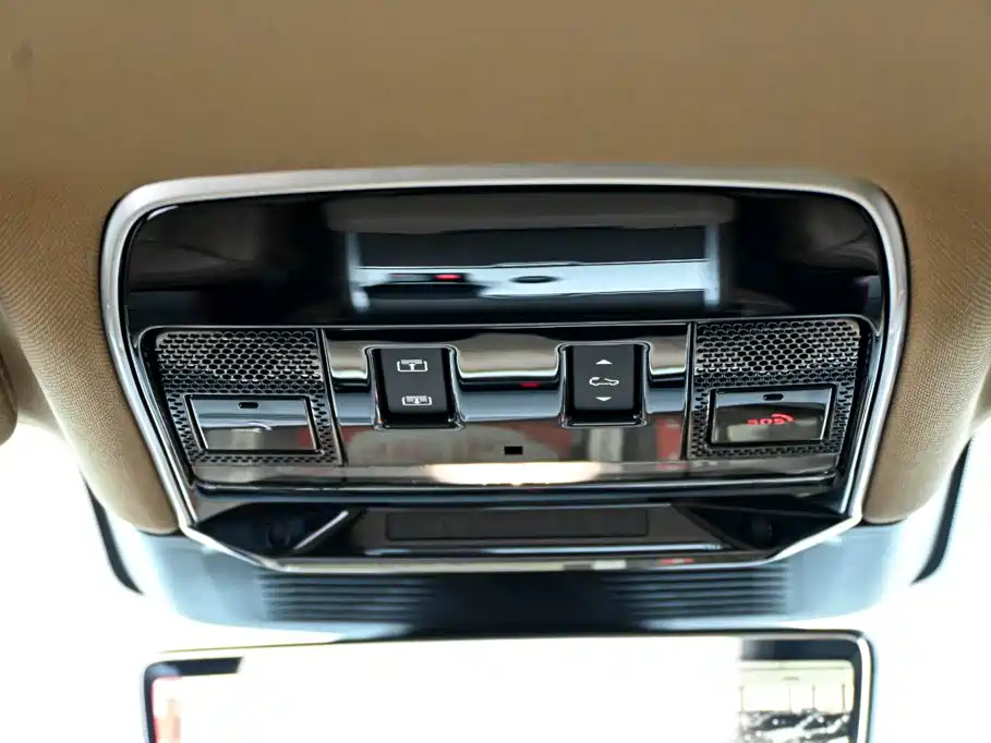 Land Rover Range Rover — миниатюра 32
