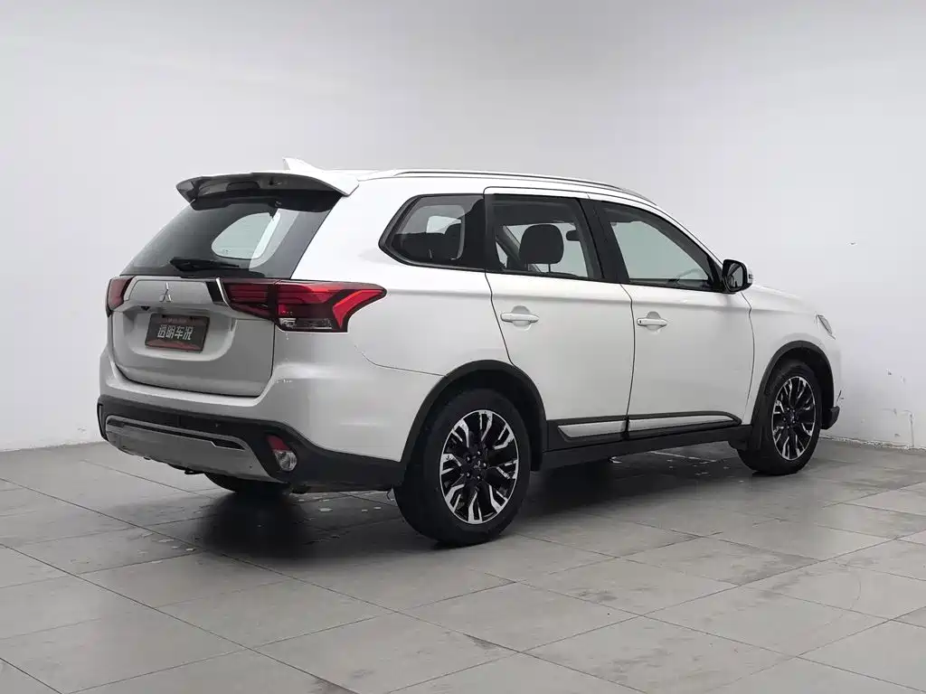 Mitsubishi Outlander — миниатюра 2
