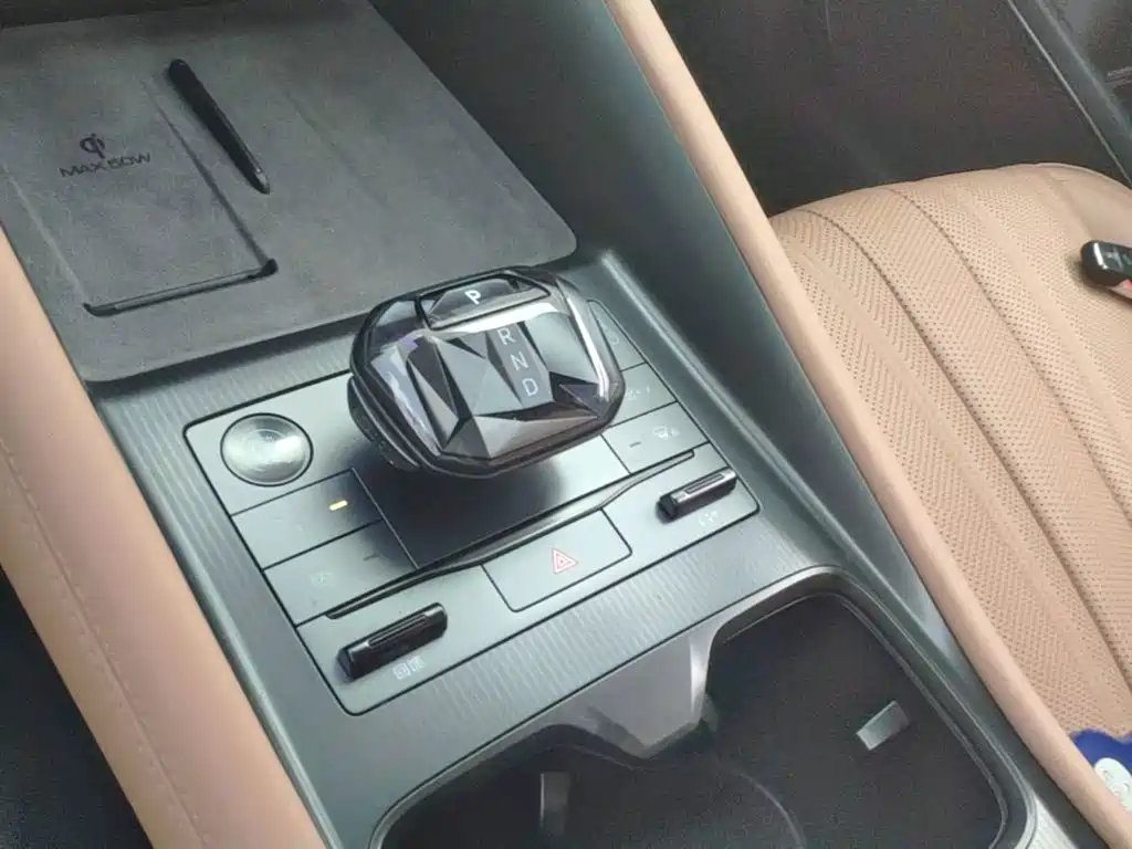 BYD L EV — миниатюра 14