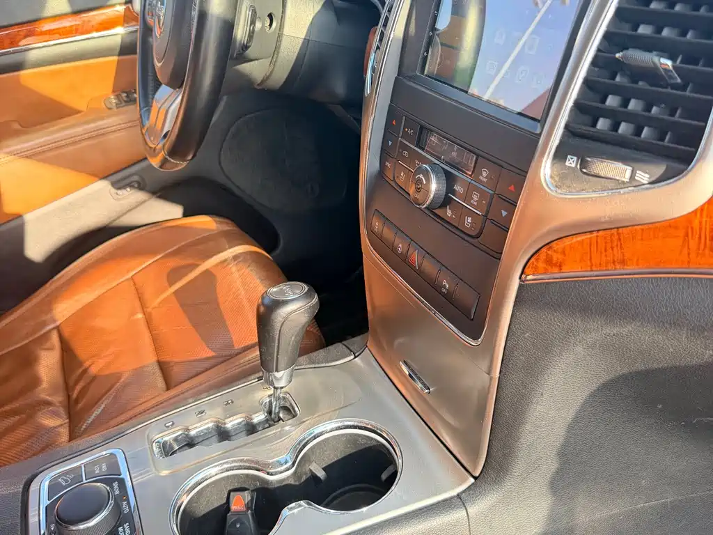 Jeep Grand Cherokee (Import) — миниатюра 19