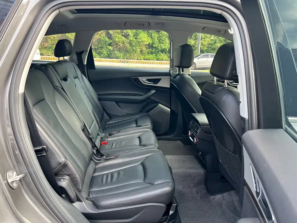 Audi Q7 — миниатюра 14