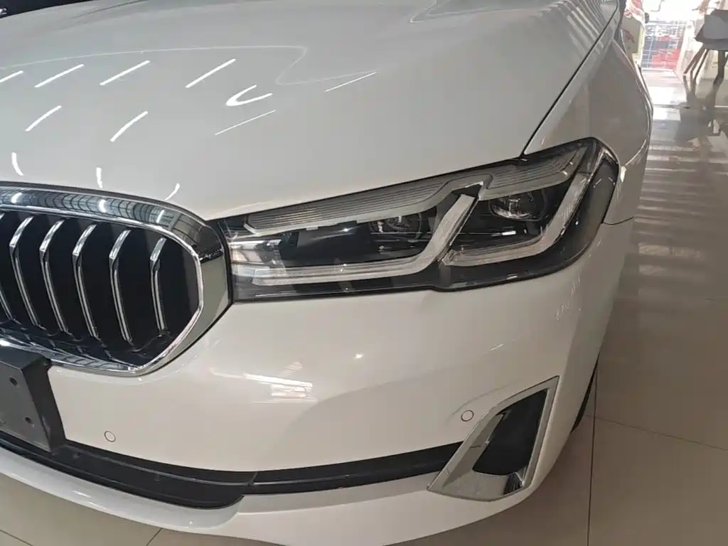 BMW 5 Series — миниатюра 24