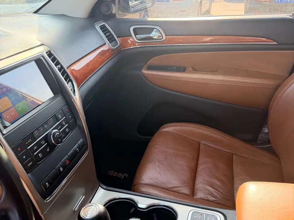 Jeep Grand Cherokee (Import) — миниатюра 10