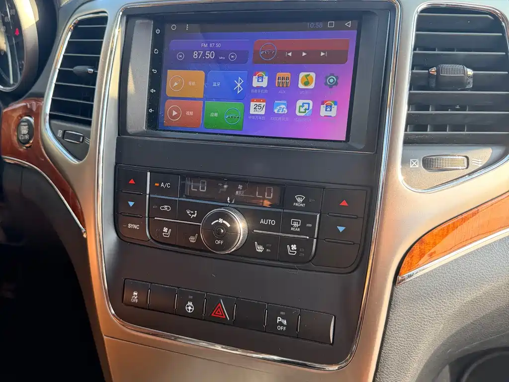 Jeep Grand Cherokee (Import) — миниатюра 20