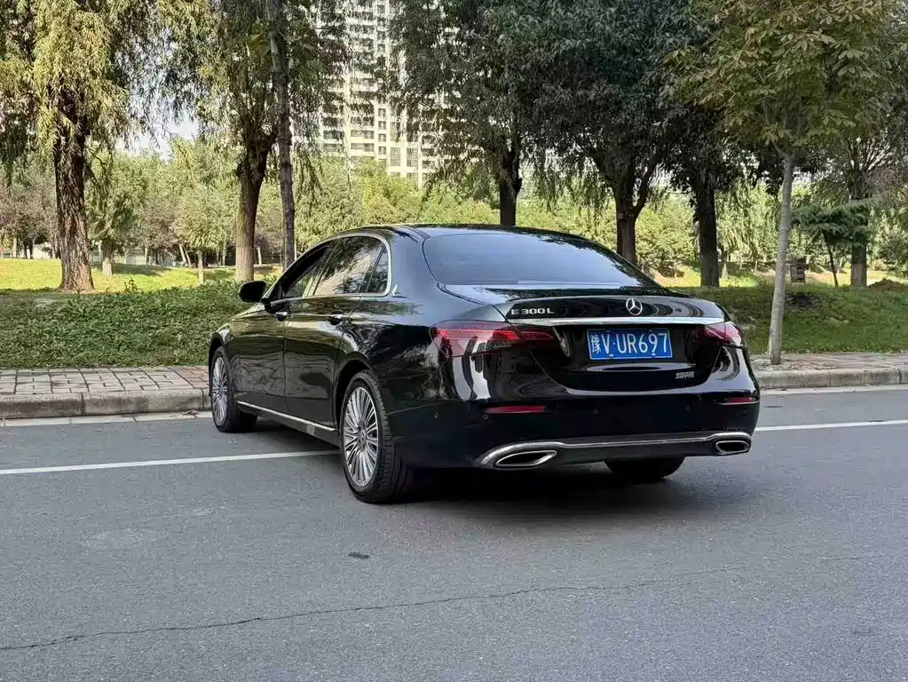 Mercedes-Benz E-Class — миниатюра 9