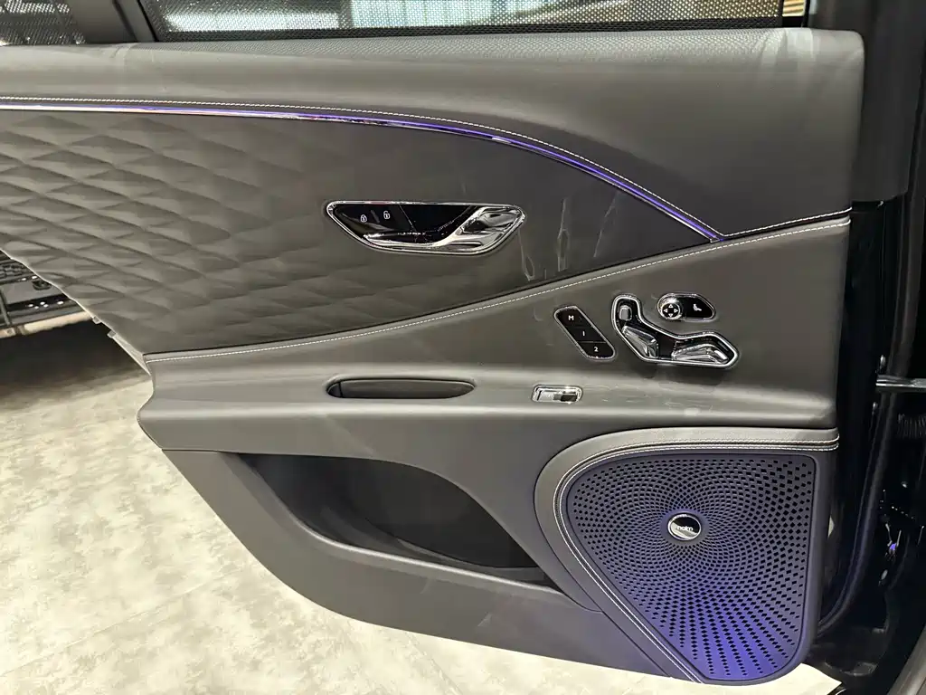 Bentley Flying Spur PHEV — миниатюра 10