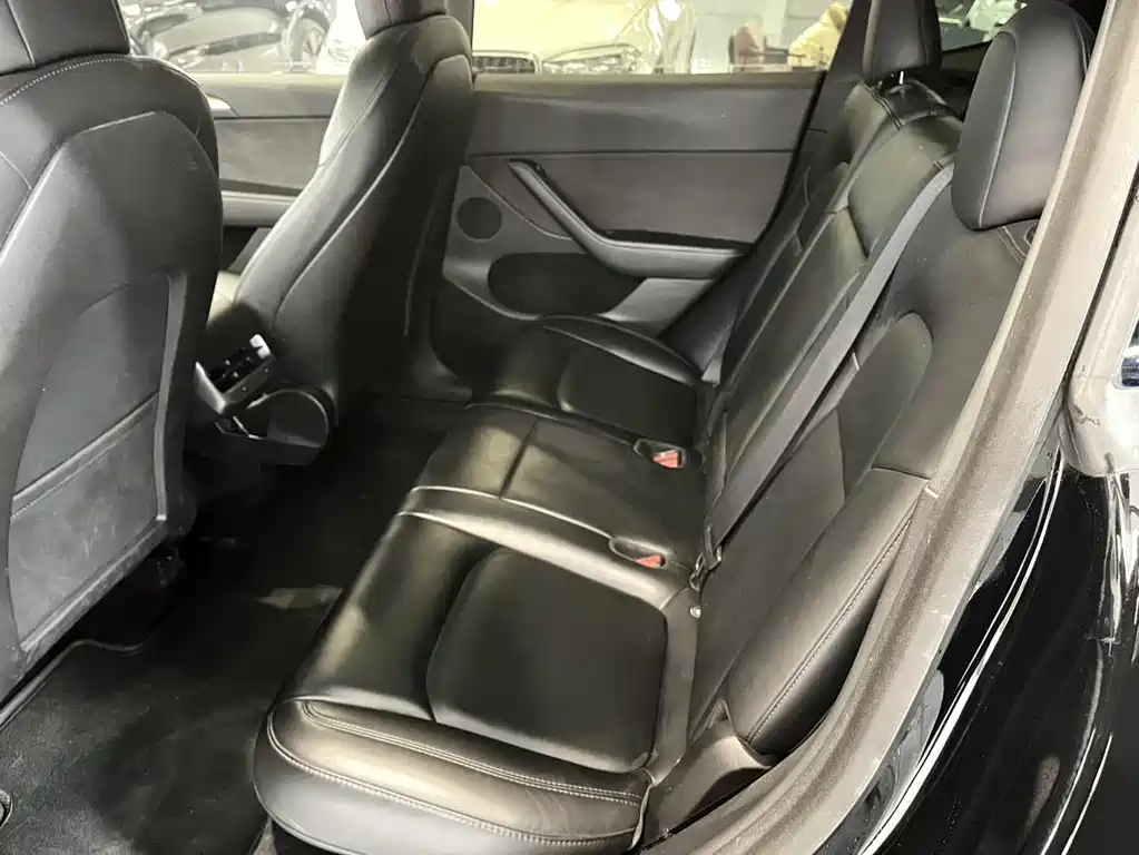 Tesla Model Y - фото 5