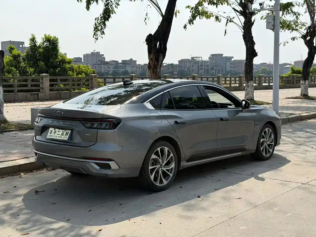 Ford Mondeo — миниатюра 7