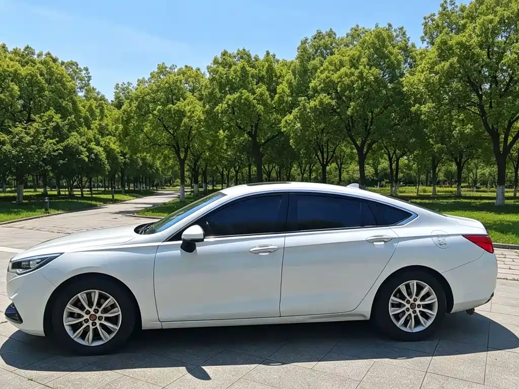 Hongqi Hongqi H5 — миниатюра 3