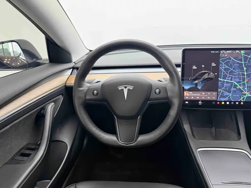 Tesla Model 3 — миниатюра 6