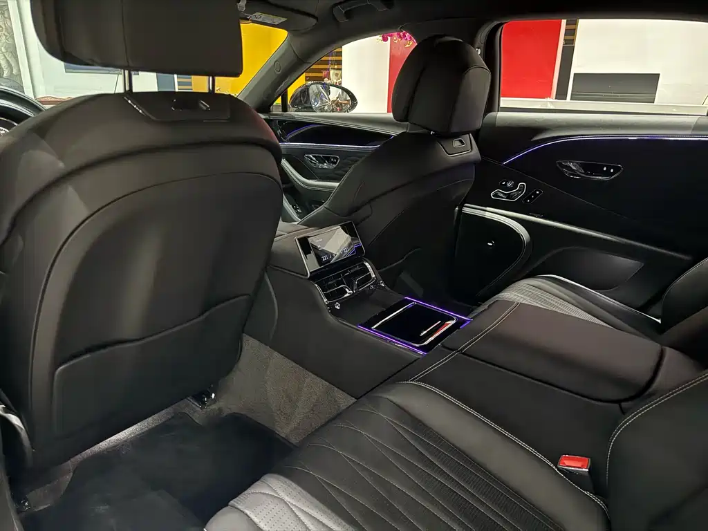 Bentley Flying Spur PHEV — миниатюра 5