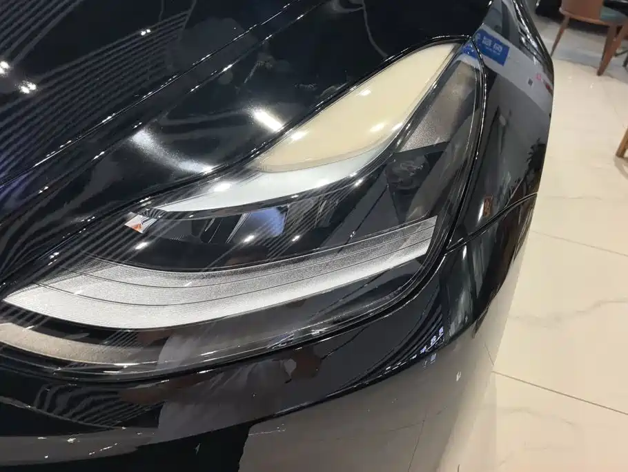 Tesla Model Y — миниатюра 5