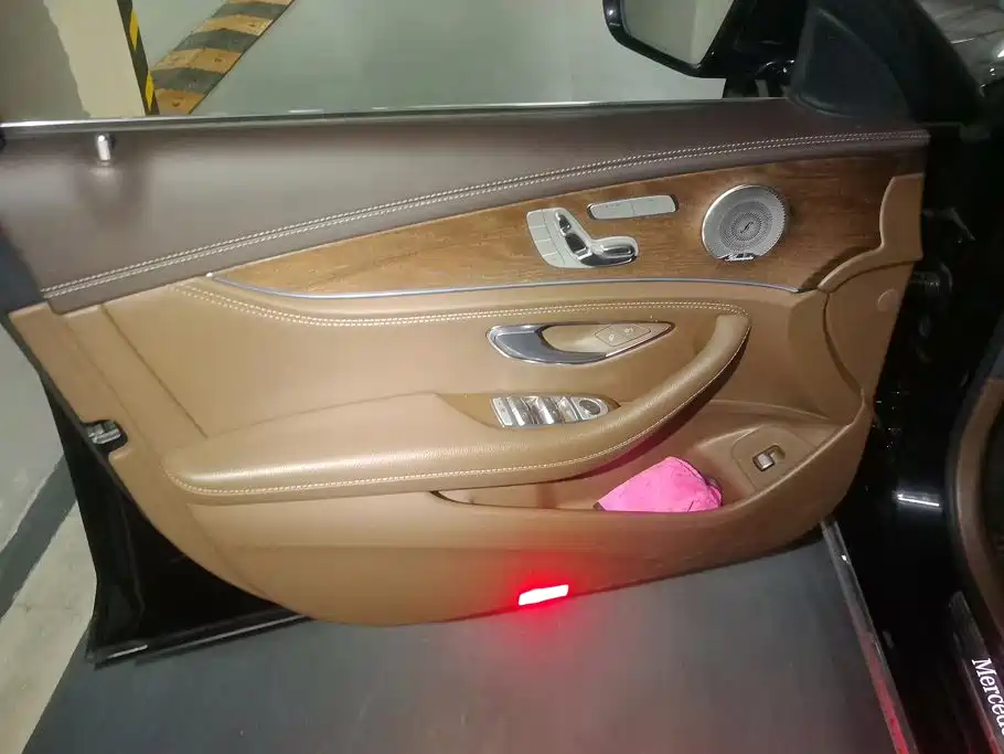 Mercedes-Benz E-Class — миниатюра 7