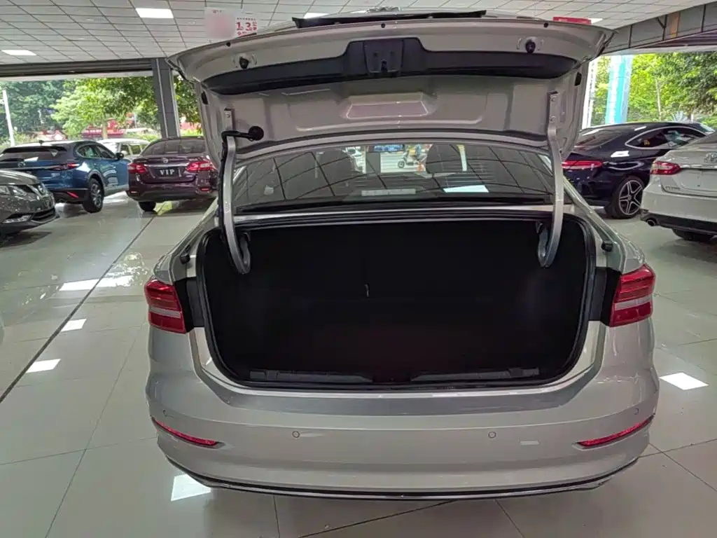 Volkswagen Lavida — миниатюра 19