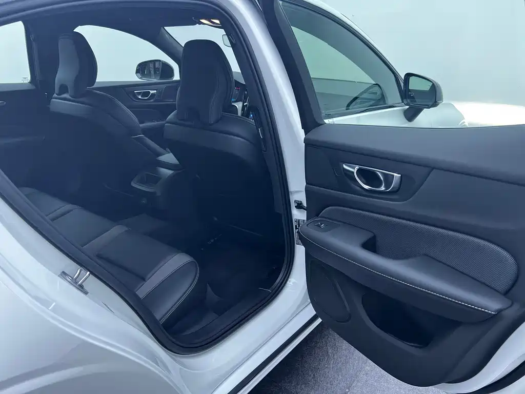 Volvo S60 — миниатюра 17