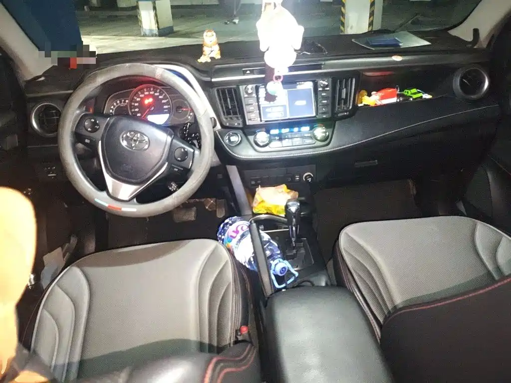 Toyota RAV4 — миниатюра 5