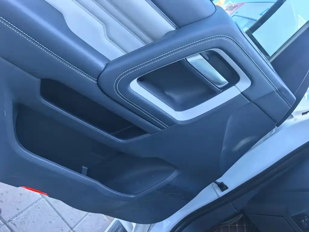 BAIC BJ60 2022 2.0T мест
