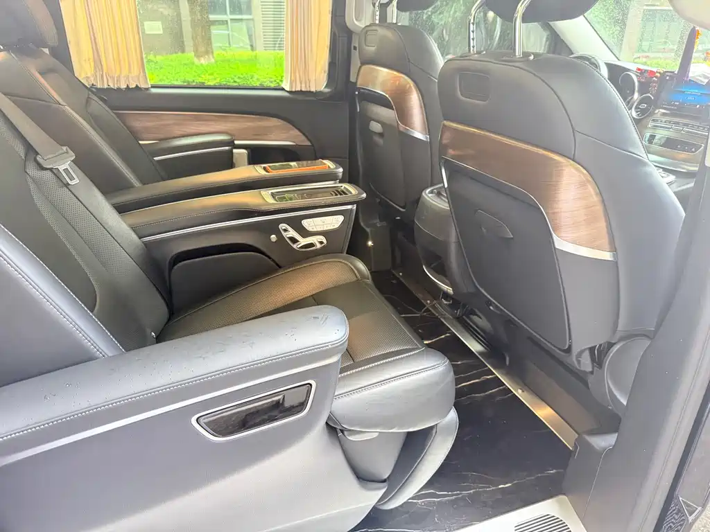 Mercedes-Benz V-Class — миниатюра 17