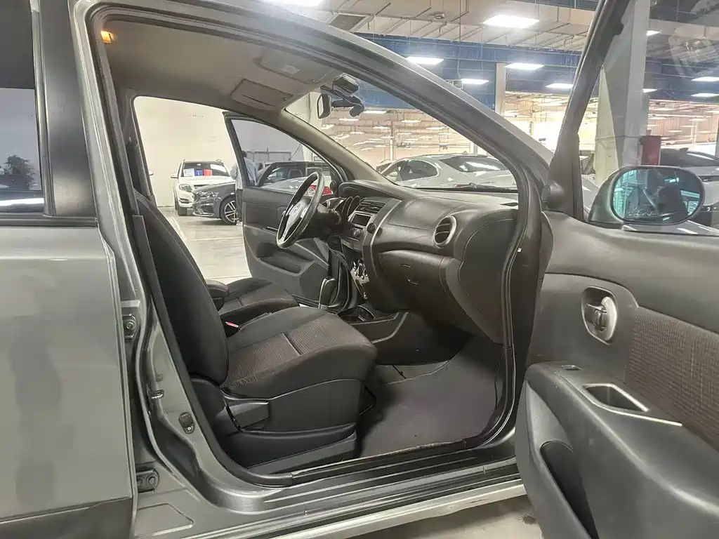 Nissan Livina — миниатюра 16