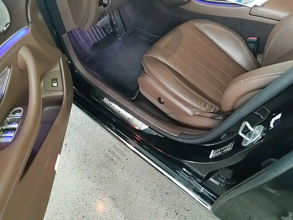 Mercedes-Benz E-Class — миниатюра 16