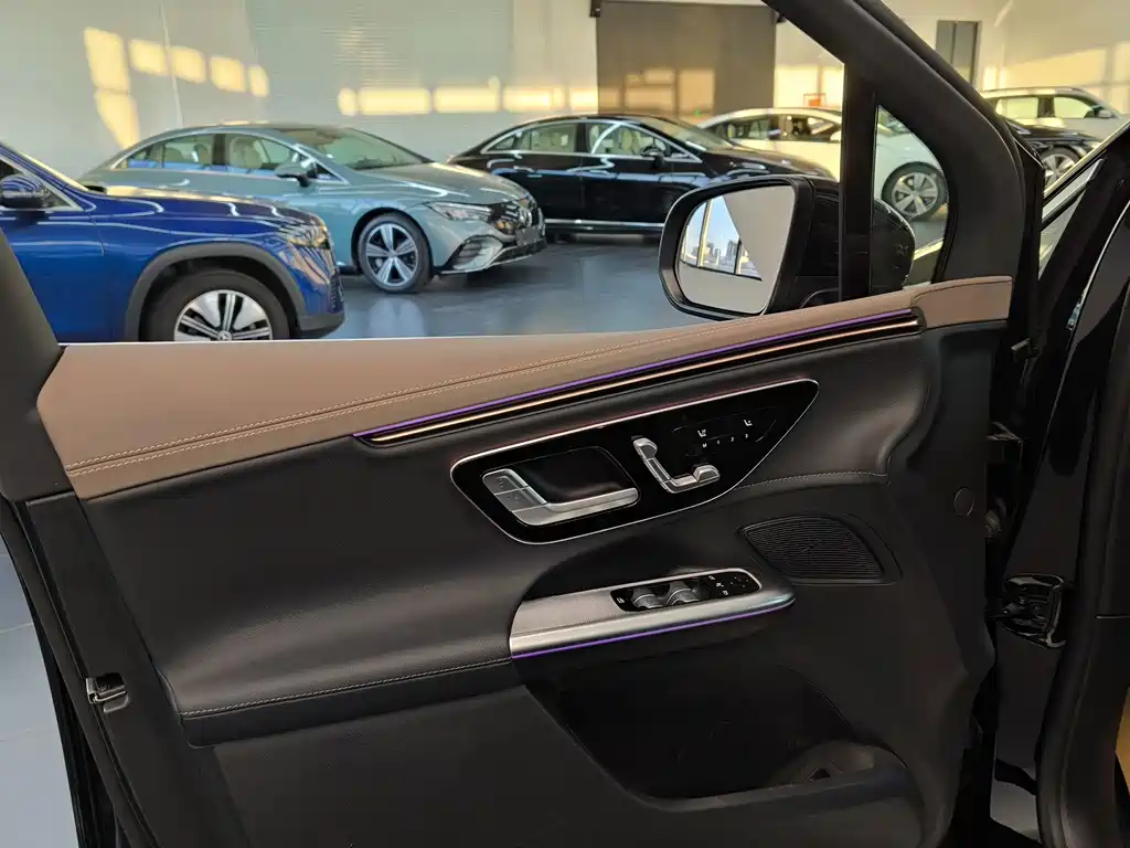 Mercedes-Benz EQE SUV — миниатюра 5