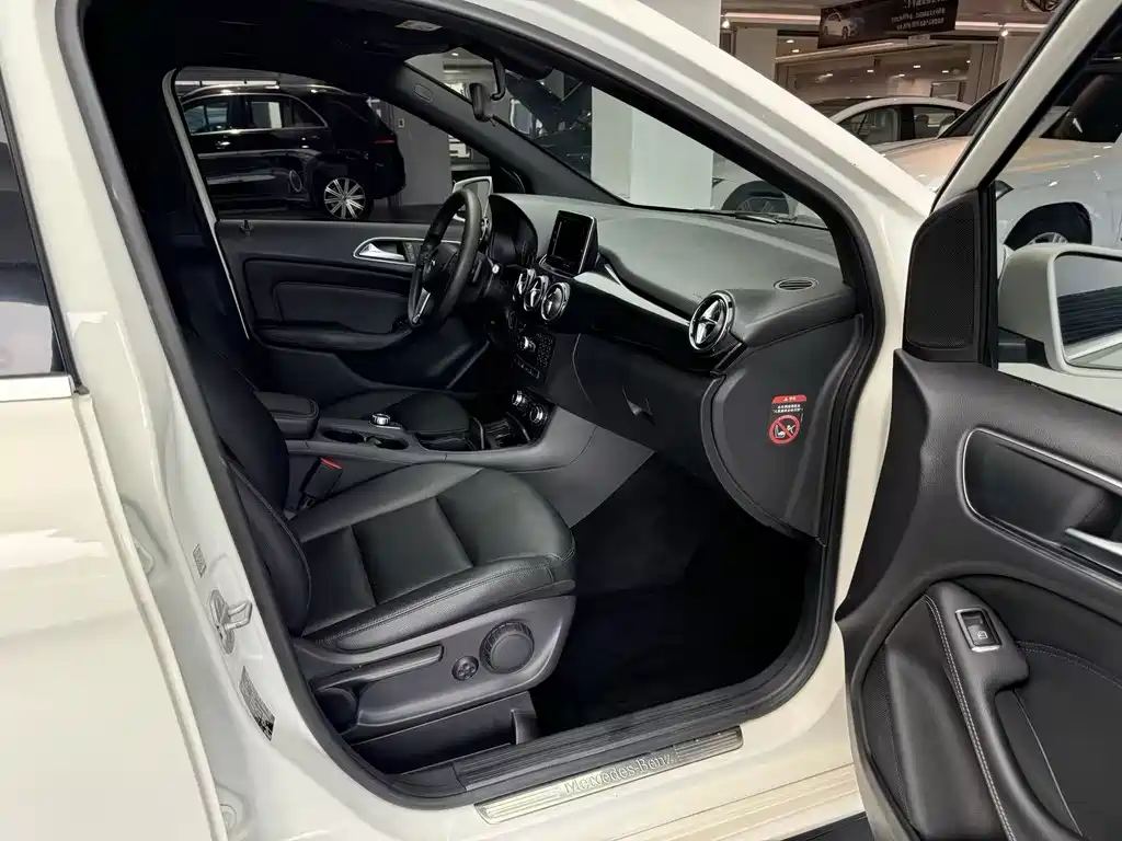Mercedes-Benz B-Class — миниатюра 11